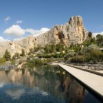 Piscina Infinita exterior con vistas hacia la naturaleza en VIVOOD