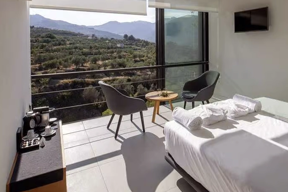 Vistas desde una de las habitaciones de VIVOOD con vistas a la montaña
