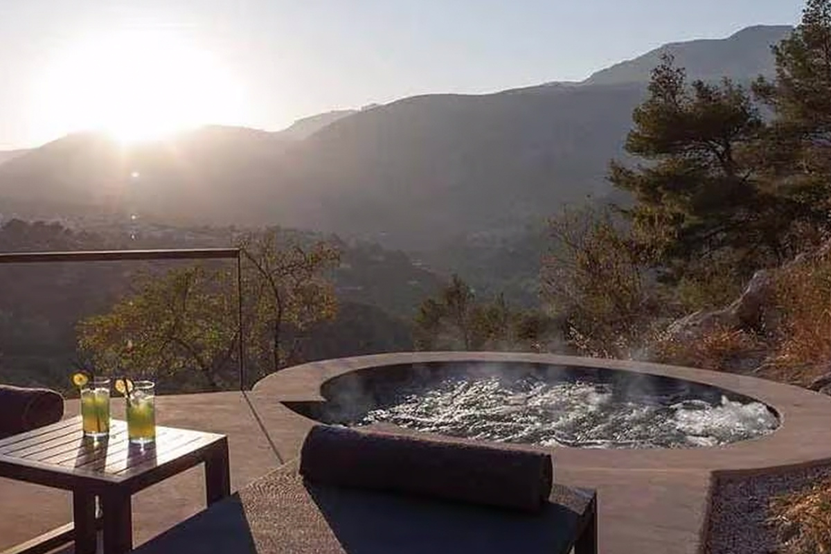 Habitación con jacuzzi con vistas al valle de Guadalest