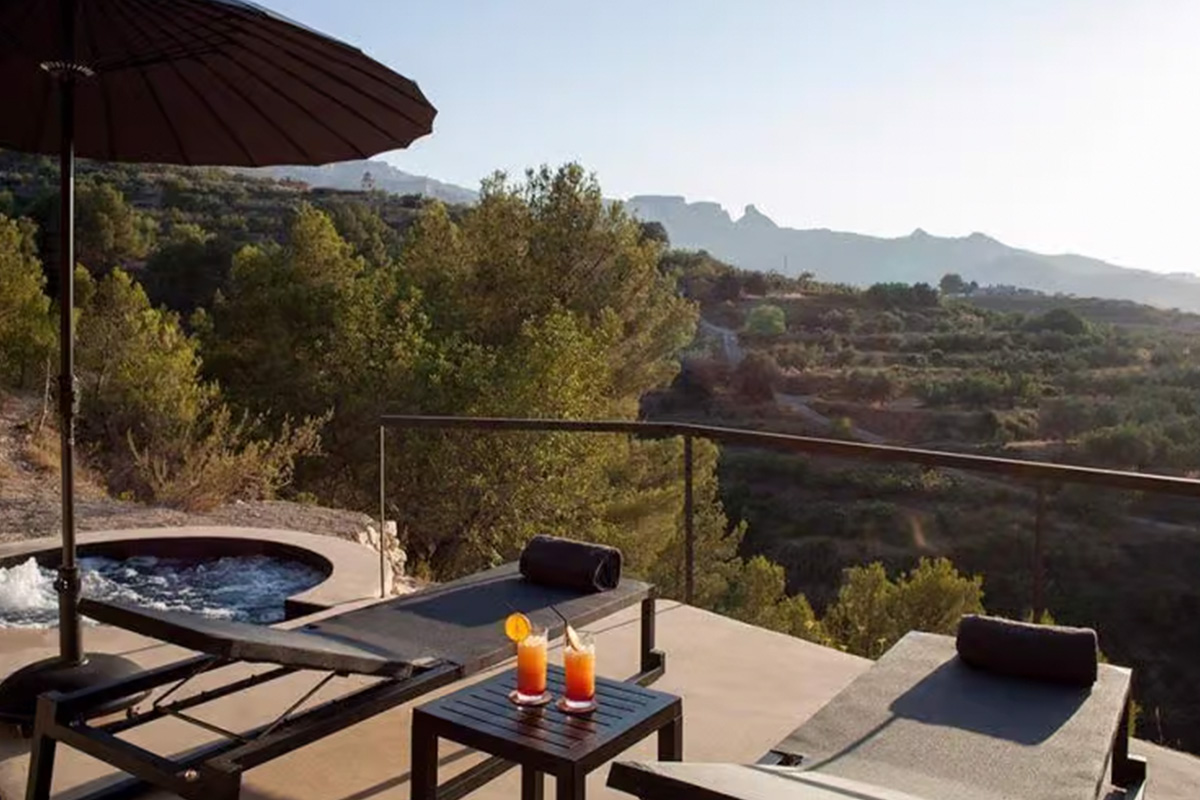 VIVOOD, Hotel de lujo integrado en la naturaleza con spa y vistas a la montaña
