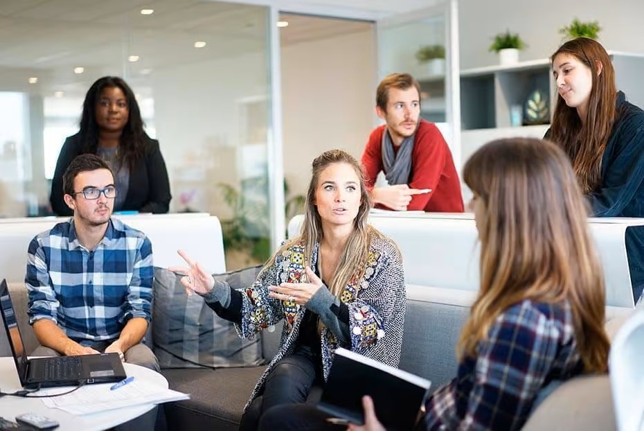 vivood-liderazgo-transformacional-un-imprescindible-en-la-era-team-building