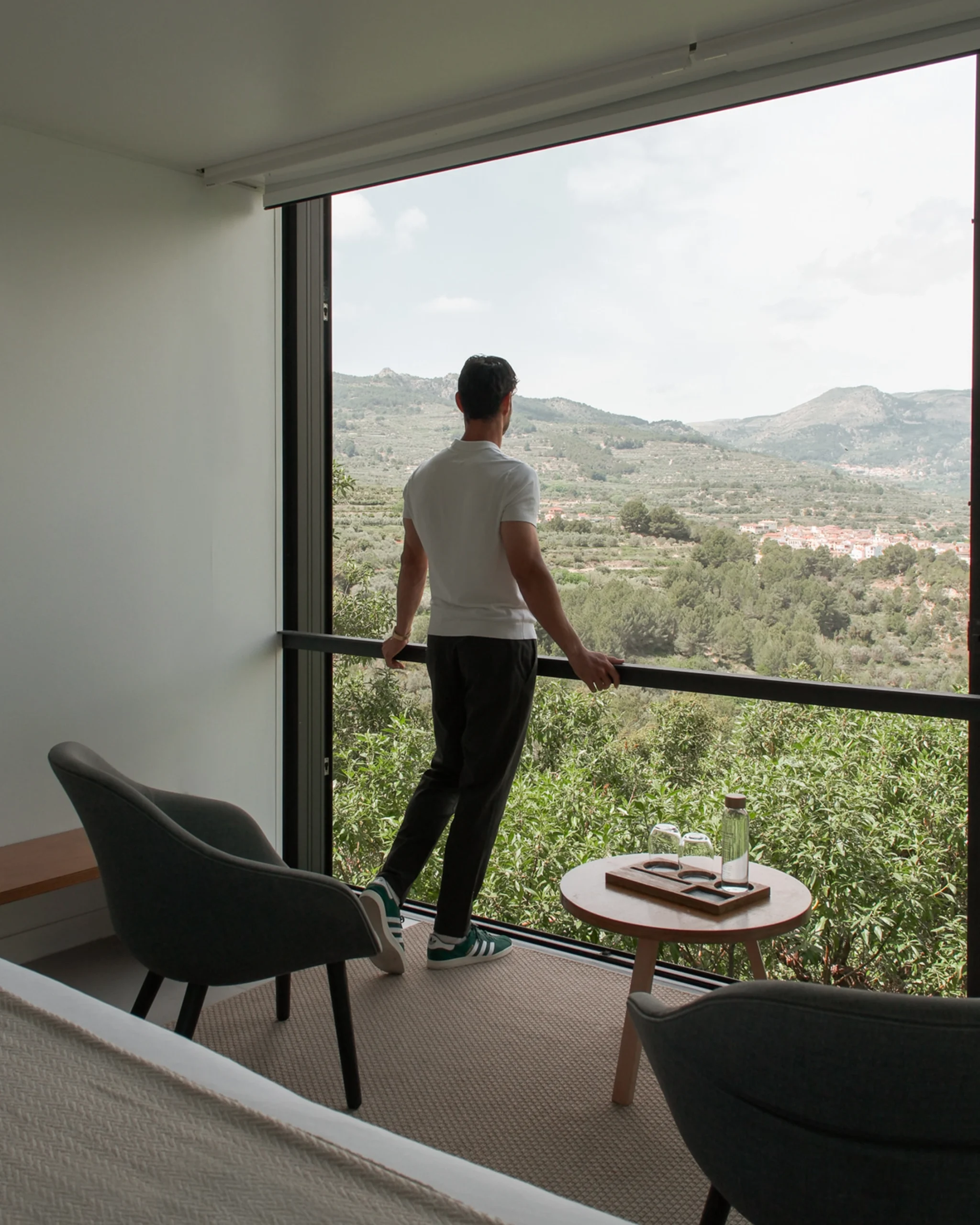 Interior de suite de lujo con vistas panorámicas a el Valle de Guadalest