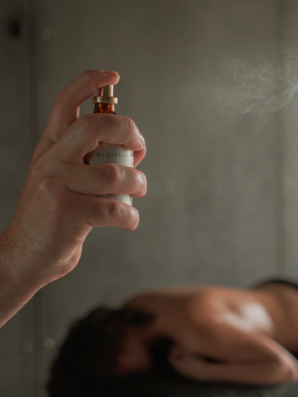 Aromaterapia con aceites esenciales en el spa de VIVOOD Alicante.