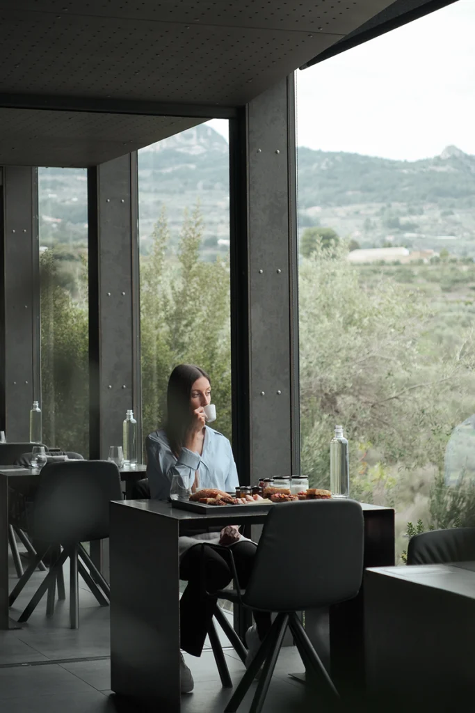 Slow breakfast at VIVOOD, a boutique hotel in the Guadalest Valley, during a romantic escape surrounded by nature.