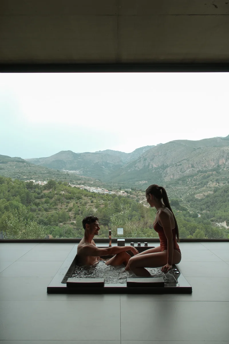 Couple enjoying a spa experience in Alicante with views of the Guadalest Valley during a romantic getaway.