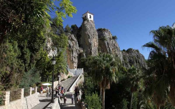 Escapadas de Semana Santa en VIVOOD, relax y naturaleza en Alicante · Guadalest Alicante