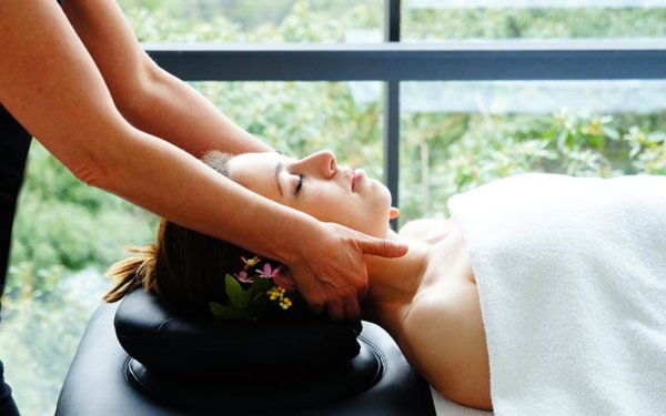 Masaje relajante en el spa 5e de VIVOOD, desconexión en plena naturaleza · Guadalest Alicante