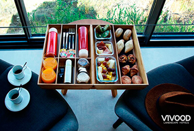 Desayuno con vistas en VIVOOD Hotel Paisaje, experiencia romántica · Guadalest Alicante