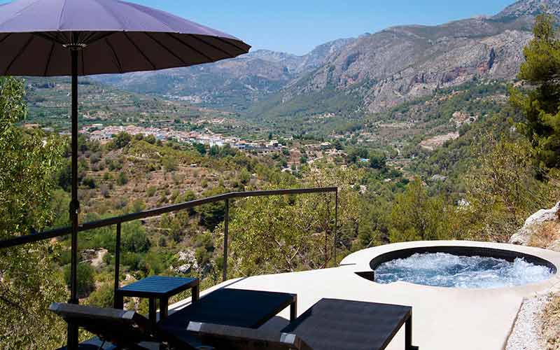 Hotel romántico VIVOOD en Alicante, escapadas en la naturaleza · Guadalest Alicante