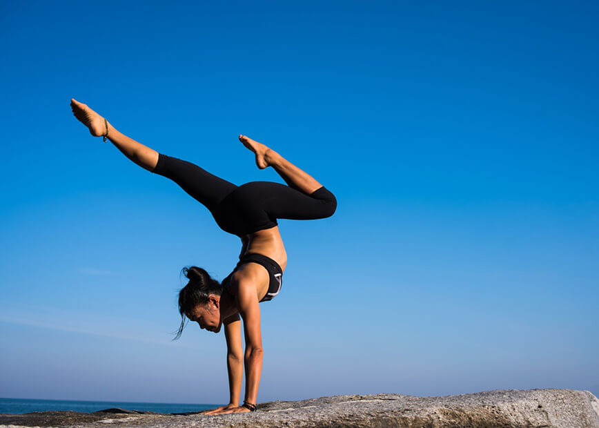 Hotel Vivood yoga al aire libre postura de yoga